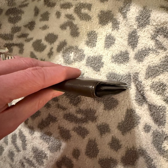 GUCCI Vintage Tom Ford Era Elegant Brown Leather Wallet with Gold Clasp - Picture 12 of 13